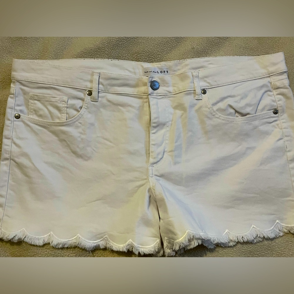 Loft white denim scalloped hem size 16/33 shorts